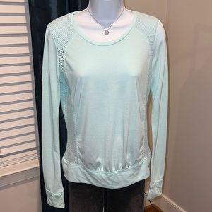 Workout pull over top